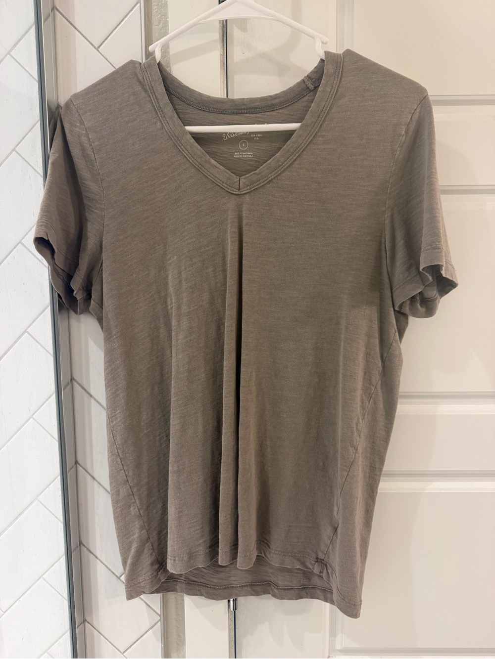 Universal Thread V-Neck Short Sleeve Top in Taupe